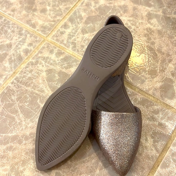 Native Audrey Bling - EUC like new - pointed glitter flats size W8 - Picture 3 of 4